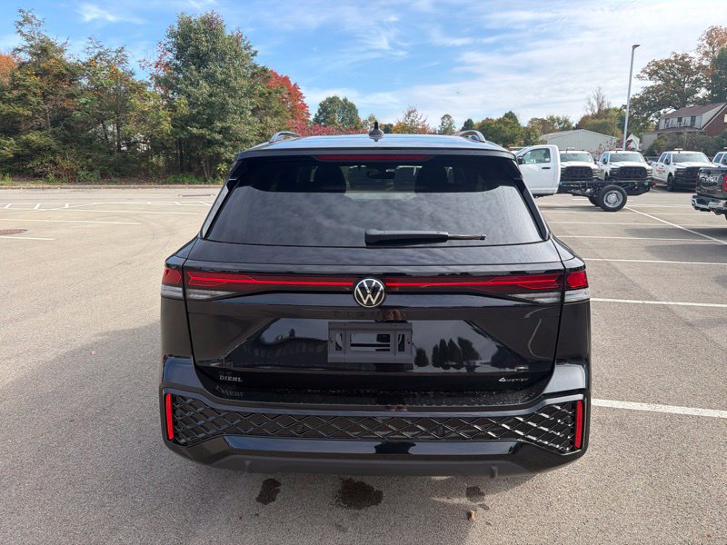 New 2026 Volkswagen Tiguan SE R-Line AWD/4WD image 4