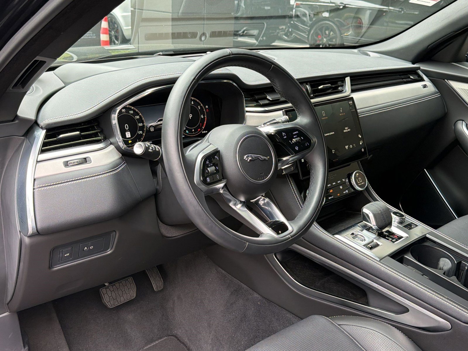 Used 2026 Jaguar F-PACE R-Dynamic S AWD/4WD image 4