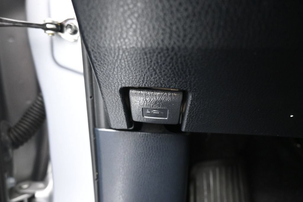 Used 2018 Toyota RAV4 Limited AWD/4WD image 28