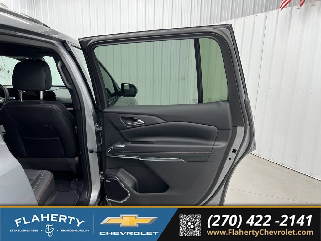 Used 2026 Chevrolet Traverse RS FWD image 12