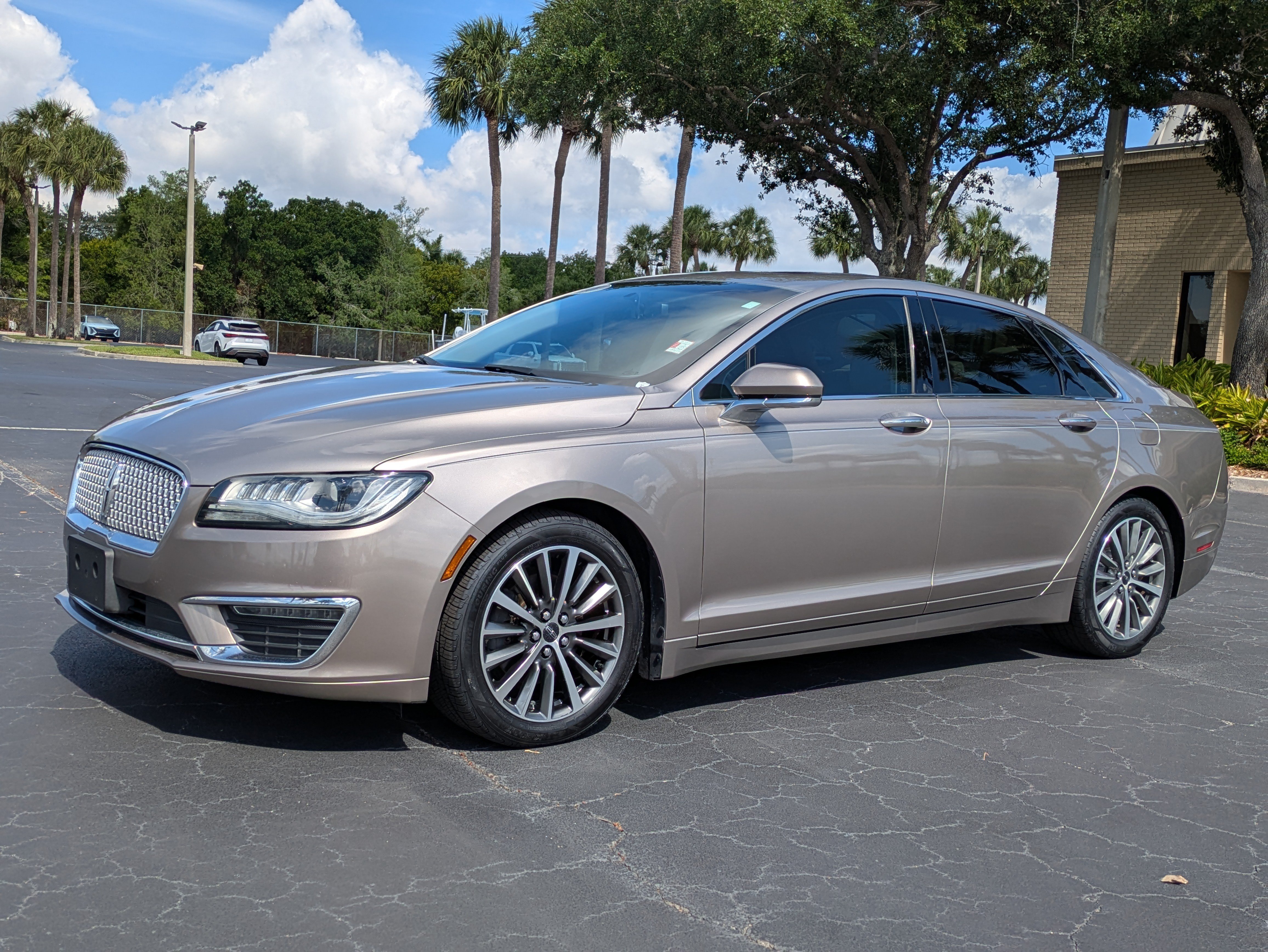 Used 2018 Lincoln MKZ Select w/ Select Plus Package FWD image 2