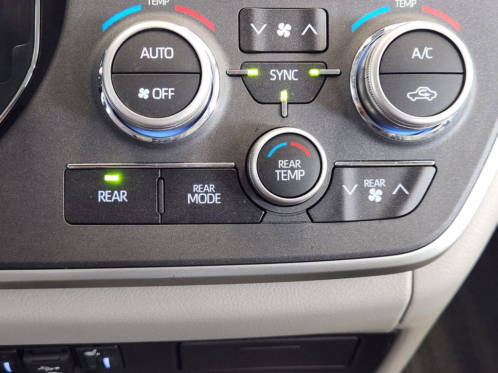 Used 2020 Toyota Sienna XLE Premium w/ Carpet Mat Package AWD/4WD image 20