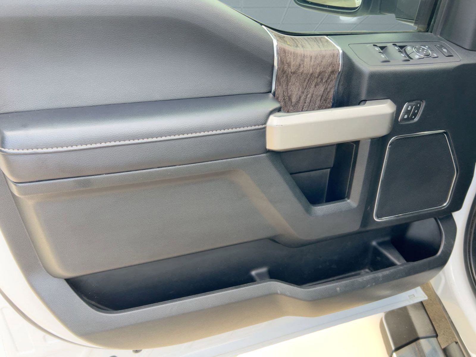 Used 2019 Ford F450 Lariat w/ Lariat Value Package image 12