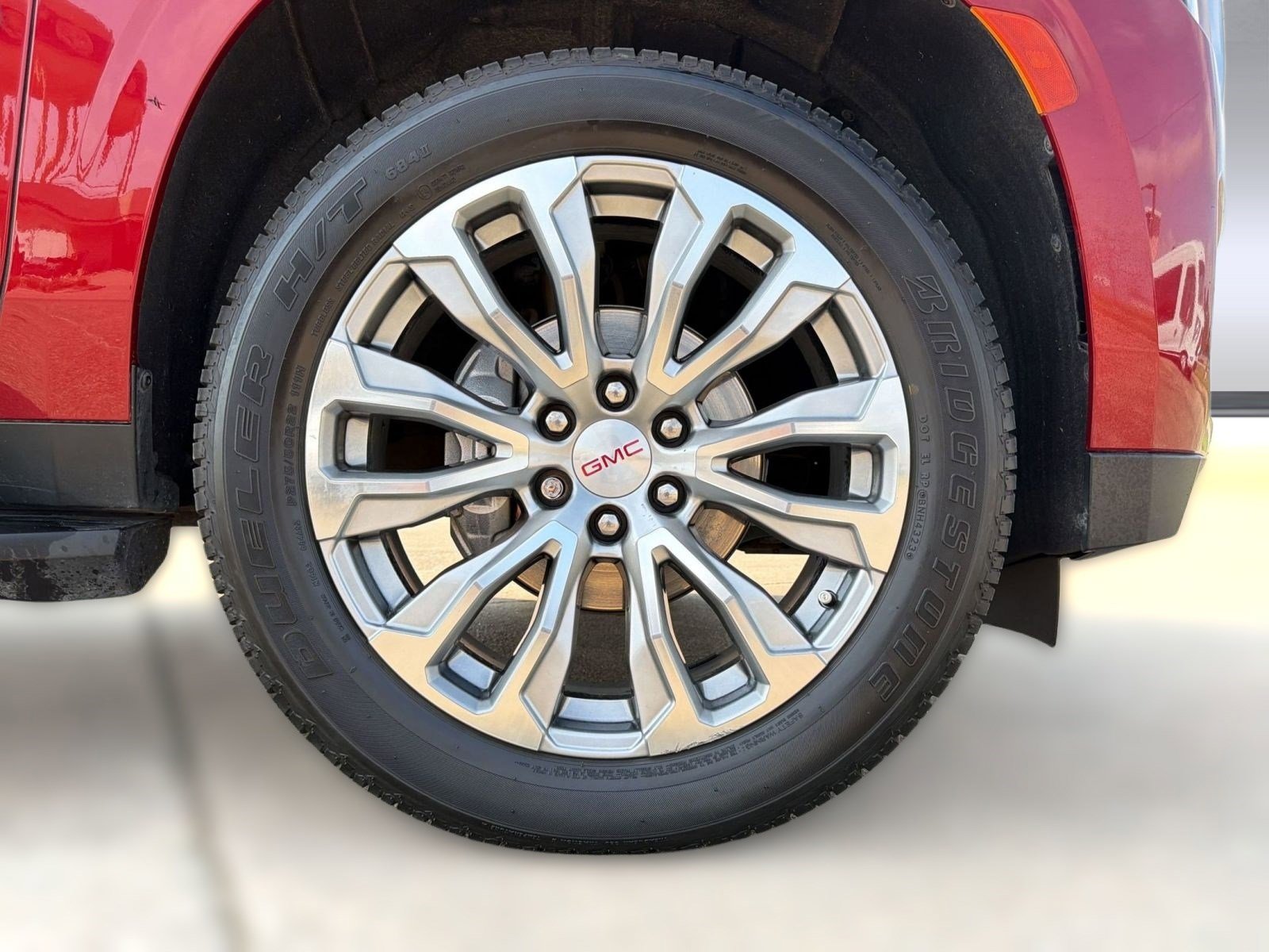 Used 2022 GMC Yukon Denali RWD image 11