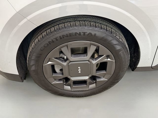 Used 2026 Kia Carnival EX image 32