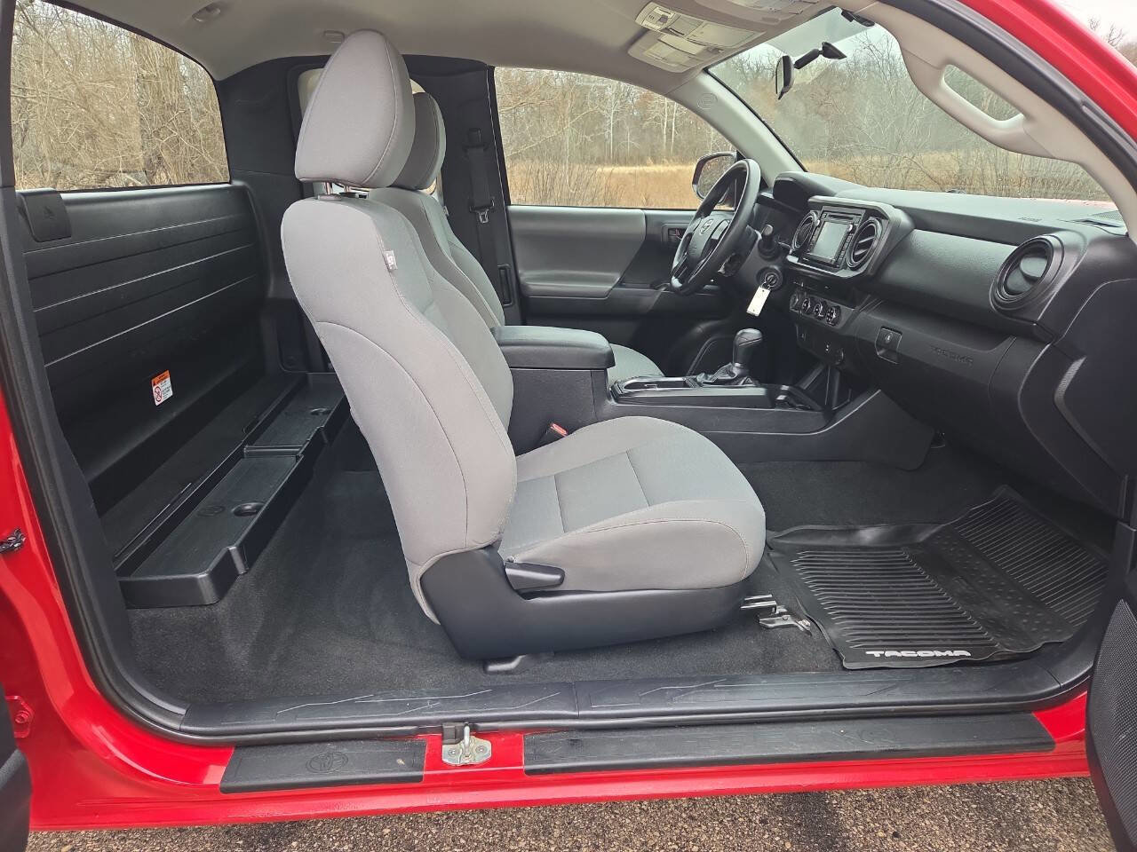Used 2017 Toyota Tacoma SR AWD/4WD image 14