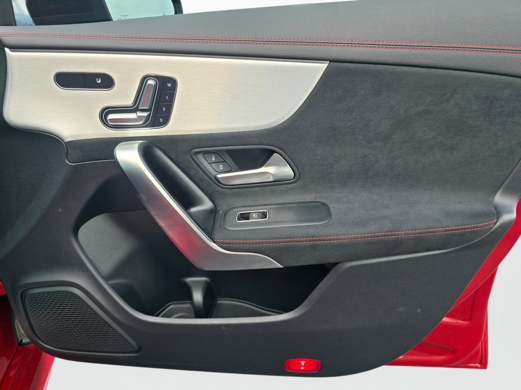 Used 2022 Mercedes-Benz CLA 250 4MATIC image 29