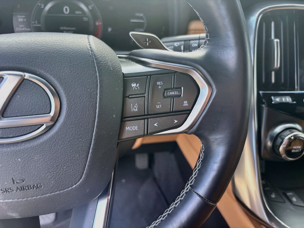 Used 2024 Lexus LX 600 4WD w/ Appearance Package image 33