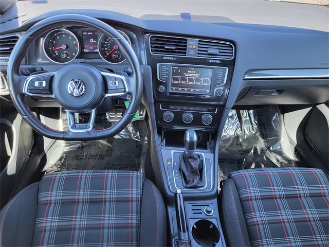 Used 2017 Volkswagen Golf S image 15