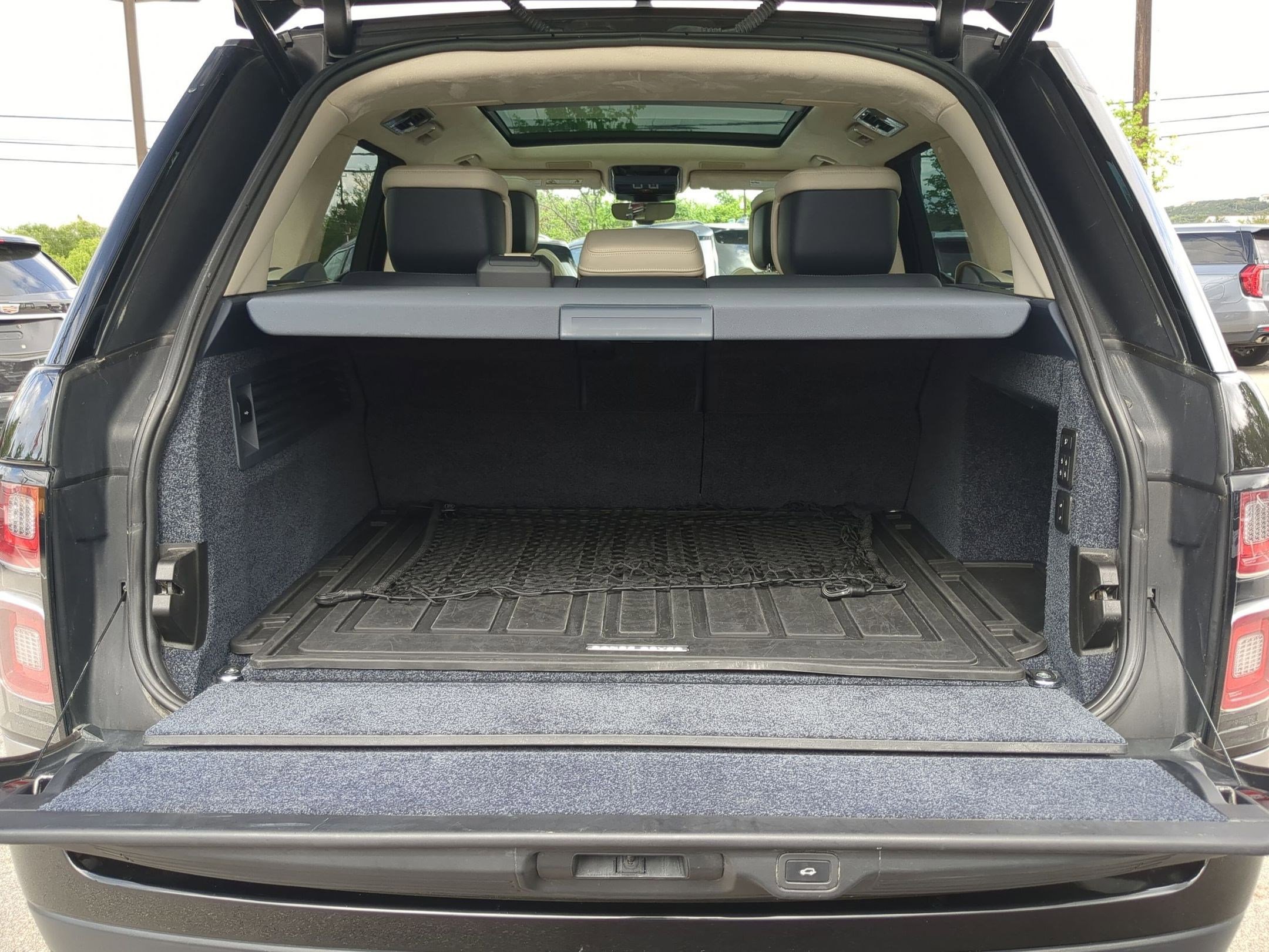 Used 2021 Land Rover Range Rover Autobiography image 23