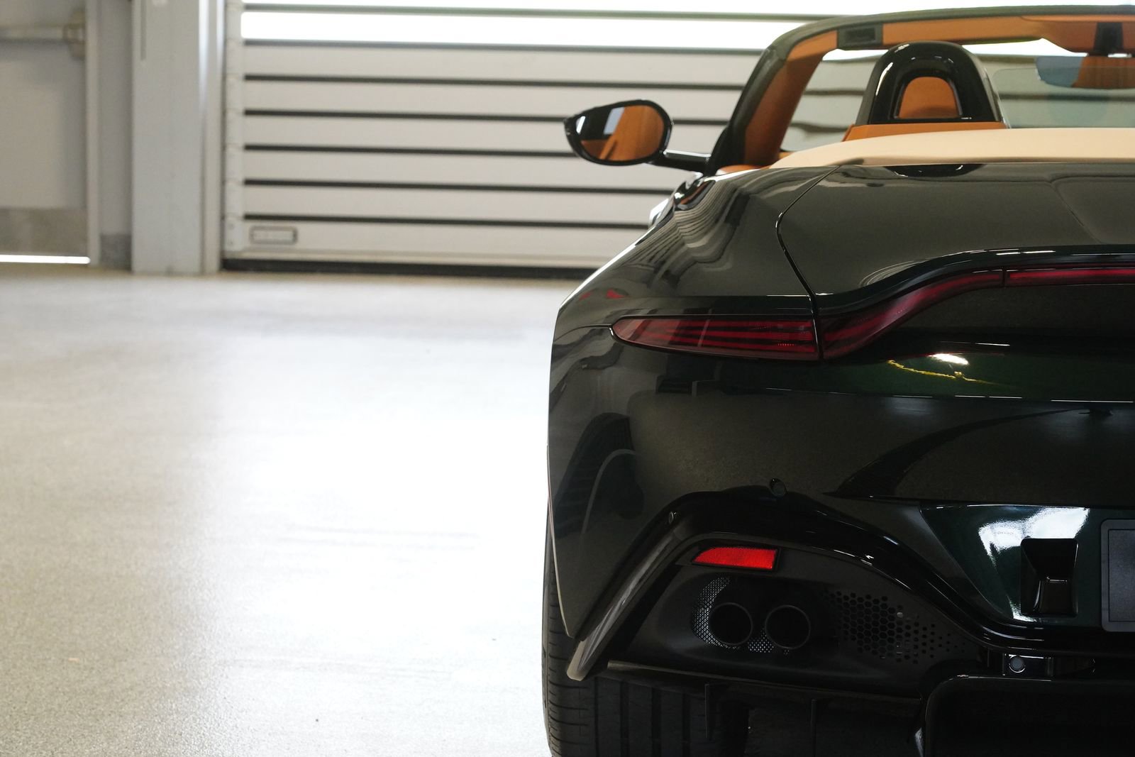Used 2021 Aston Martin V8 Vantage Roadster RWD image 12