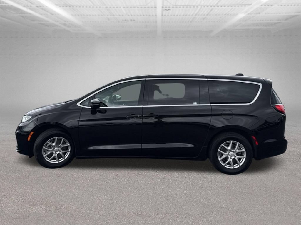 Used 2025 Chrysler Pacifica Select FWD image 48