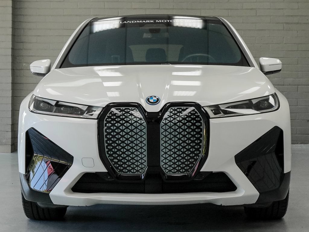 Used 2024 BMW iX xDrive50 w/ Premium Package AWD/4WD image 5