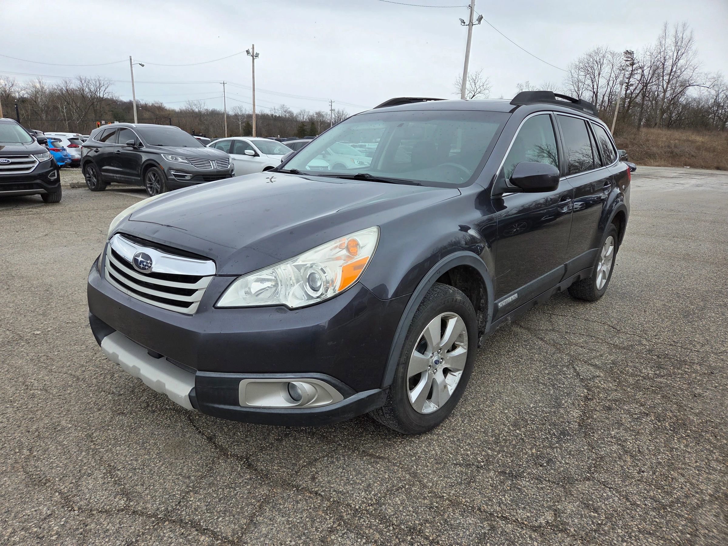 Used 2011 Subaru Outback 3.6R Limited image 2