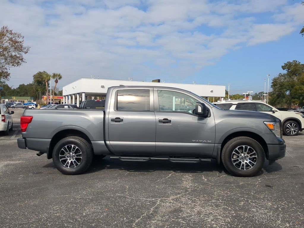 Used 2024 Nissan Titan SV w/ SV Convenience Package image 4
