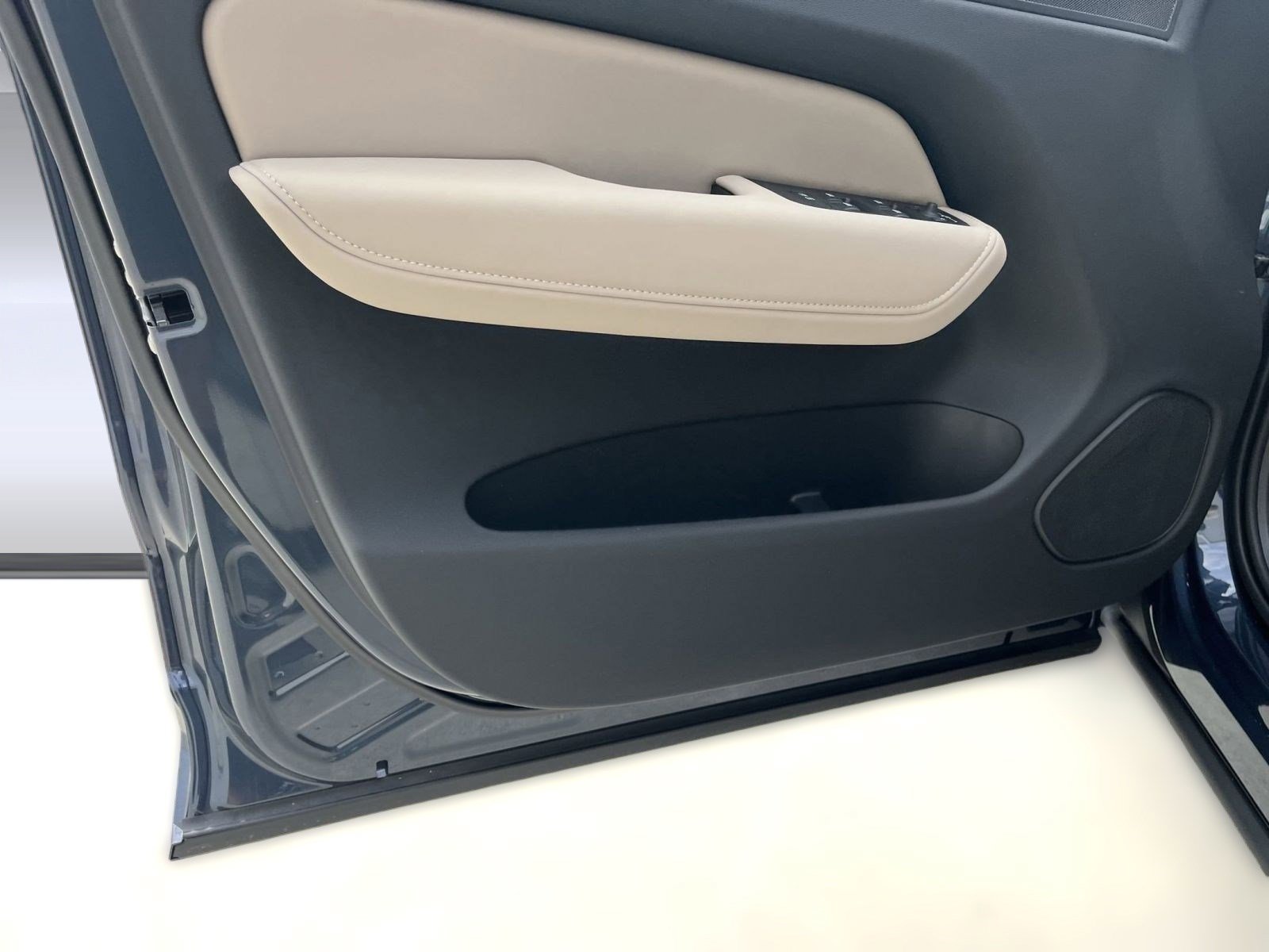 Used 2026 Volvo XC60 B5 Core w/ Climate Package image 21