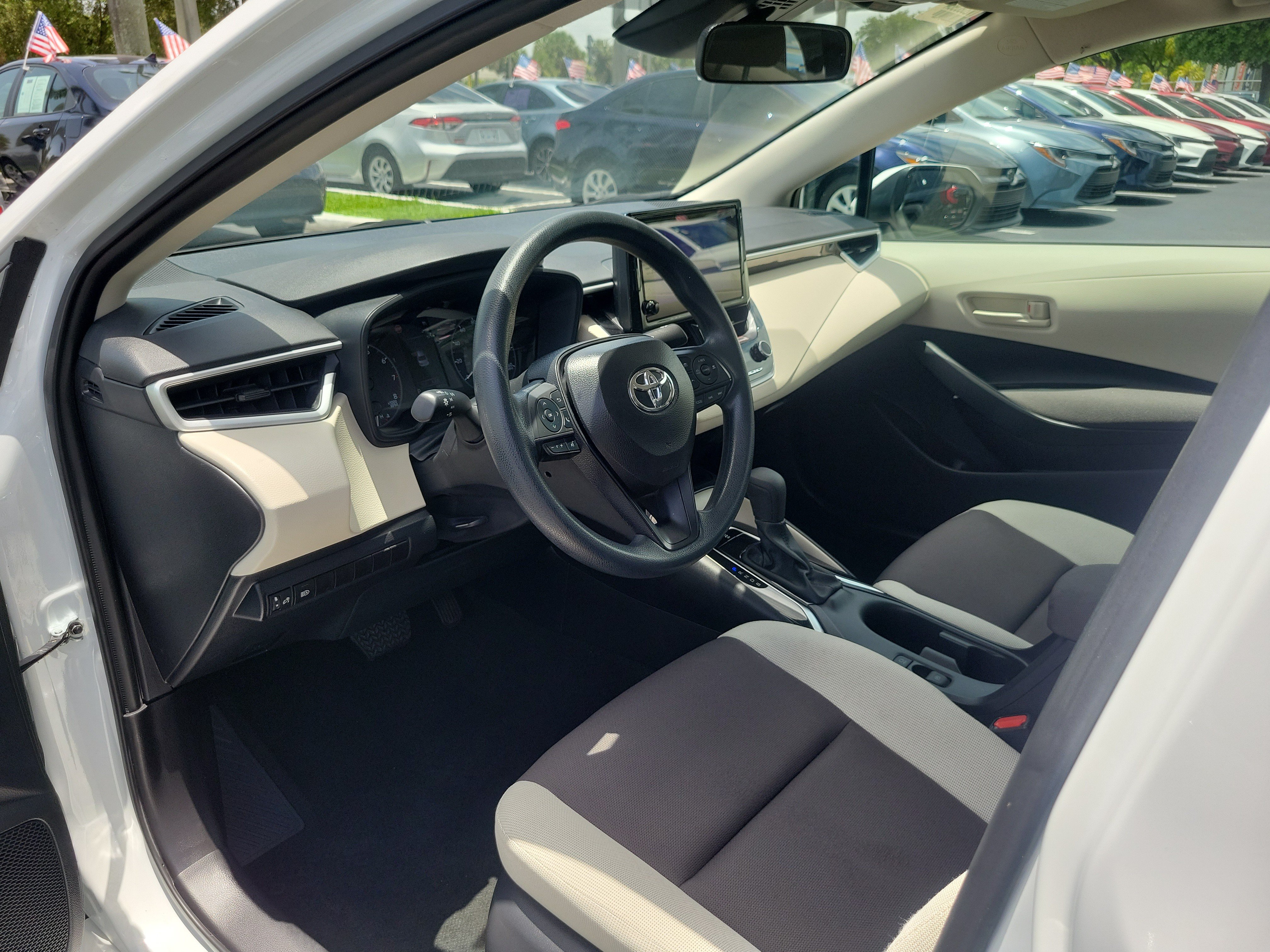 Used 2025 Toyota Corolla LE FWD image 19