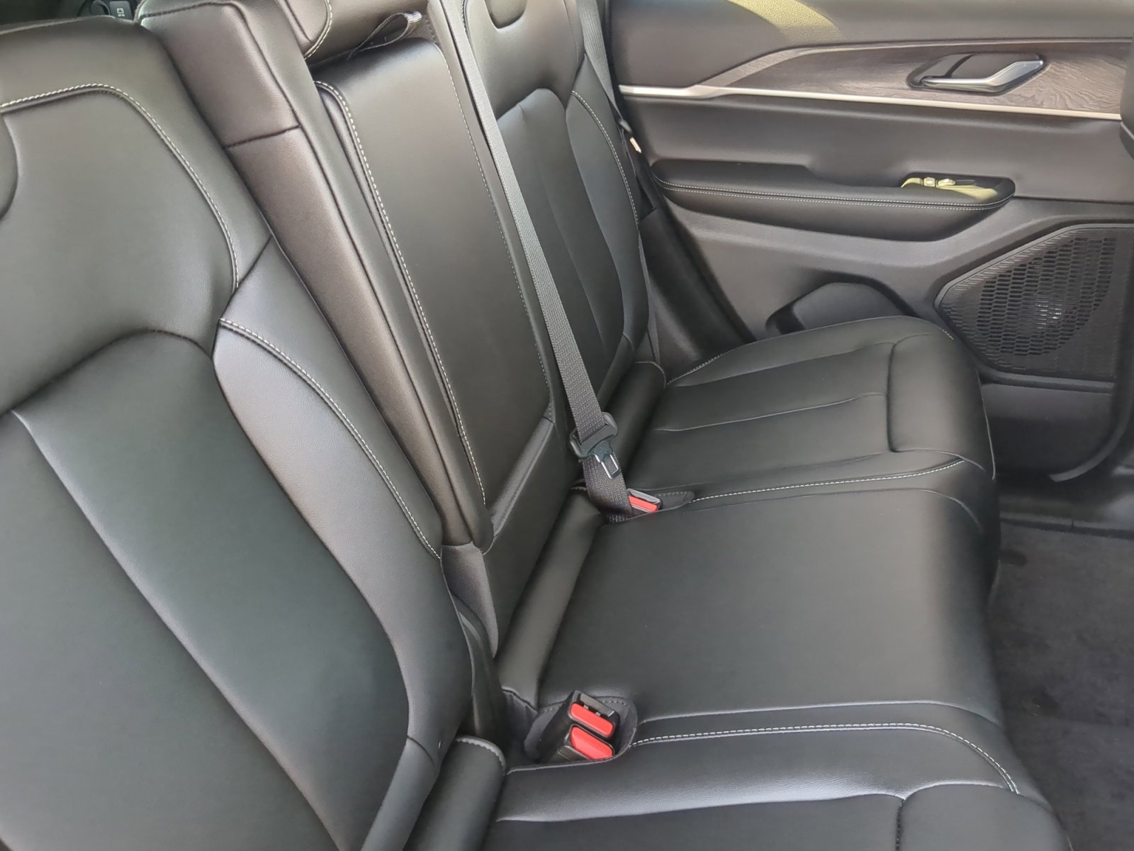 New 2025 Jeep Grand Cherokee Limited w/ Trailer Tow Package image 18