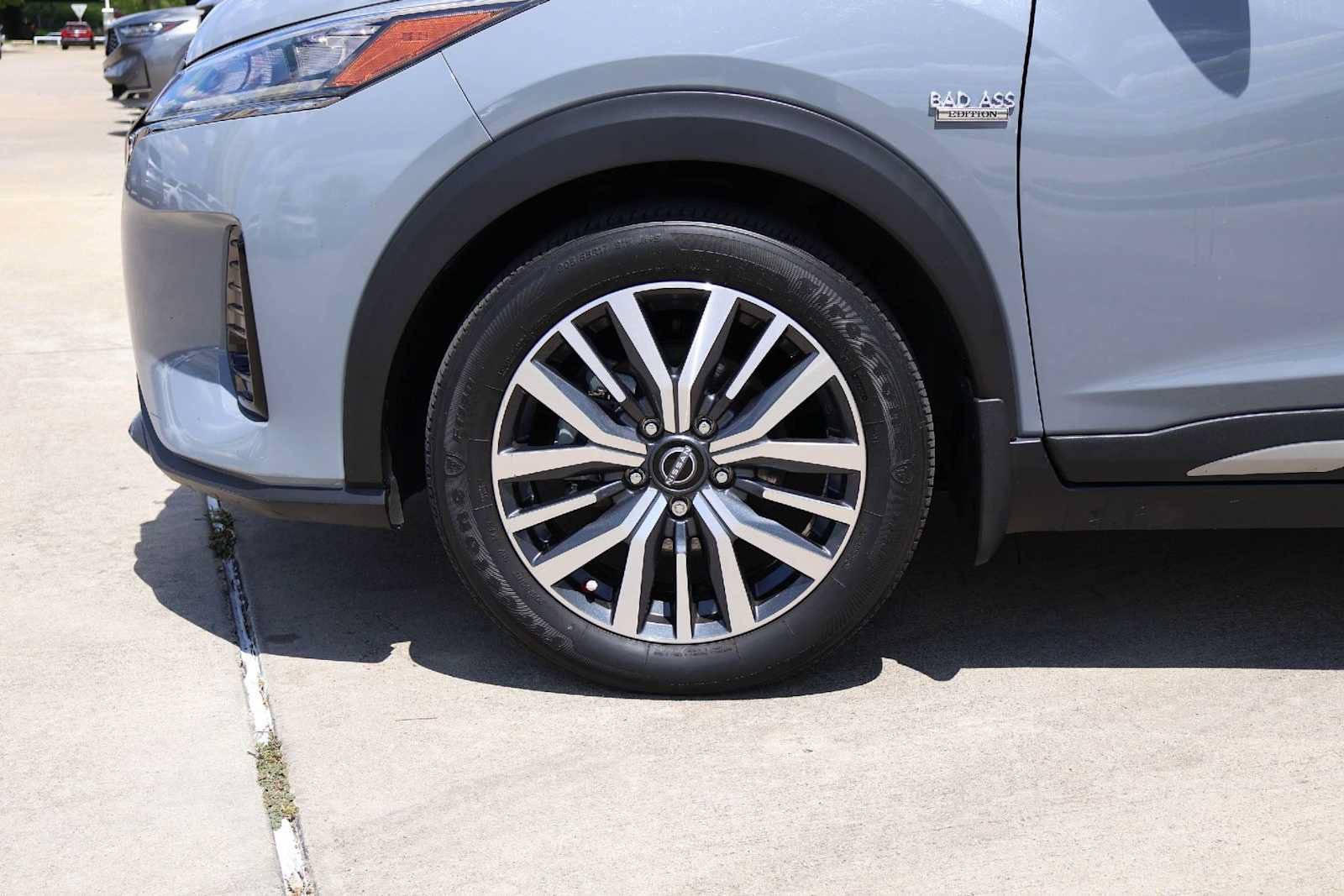 Used 2023 Nissan Kicks SR w/ SR Premium Package FWD image 8