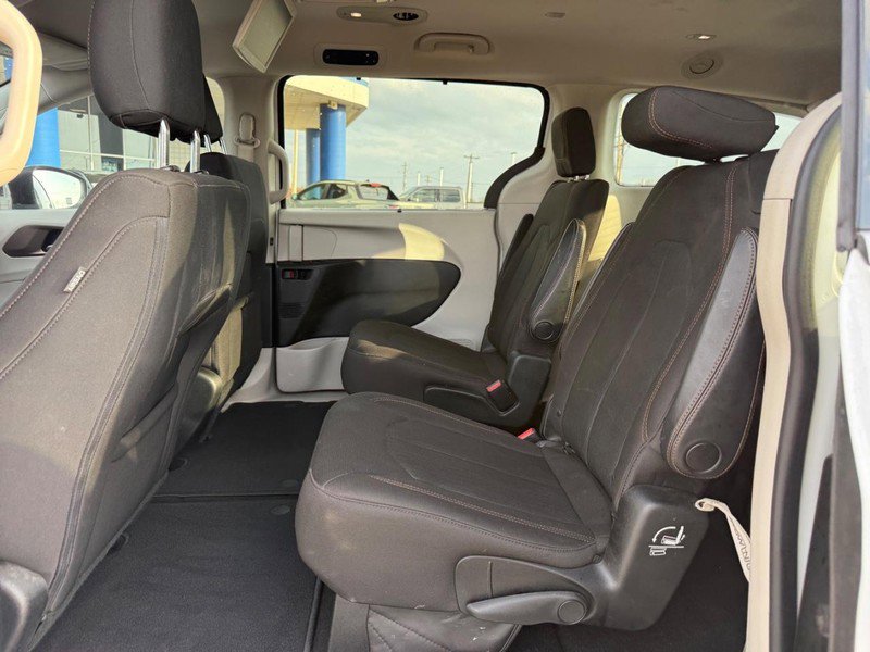 Used 2017 Chrysler Pacifica Touring Plus image 11