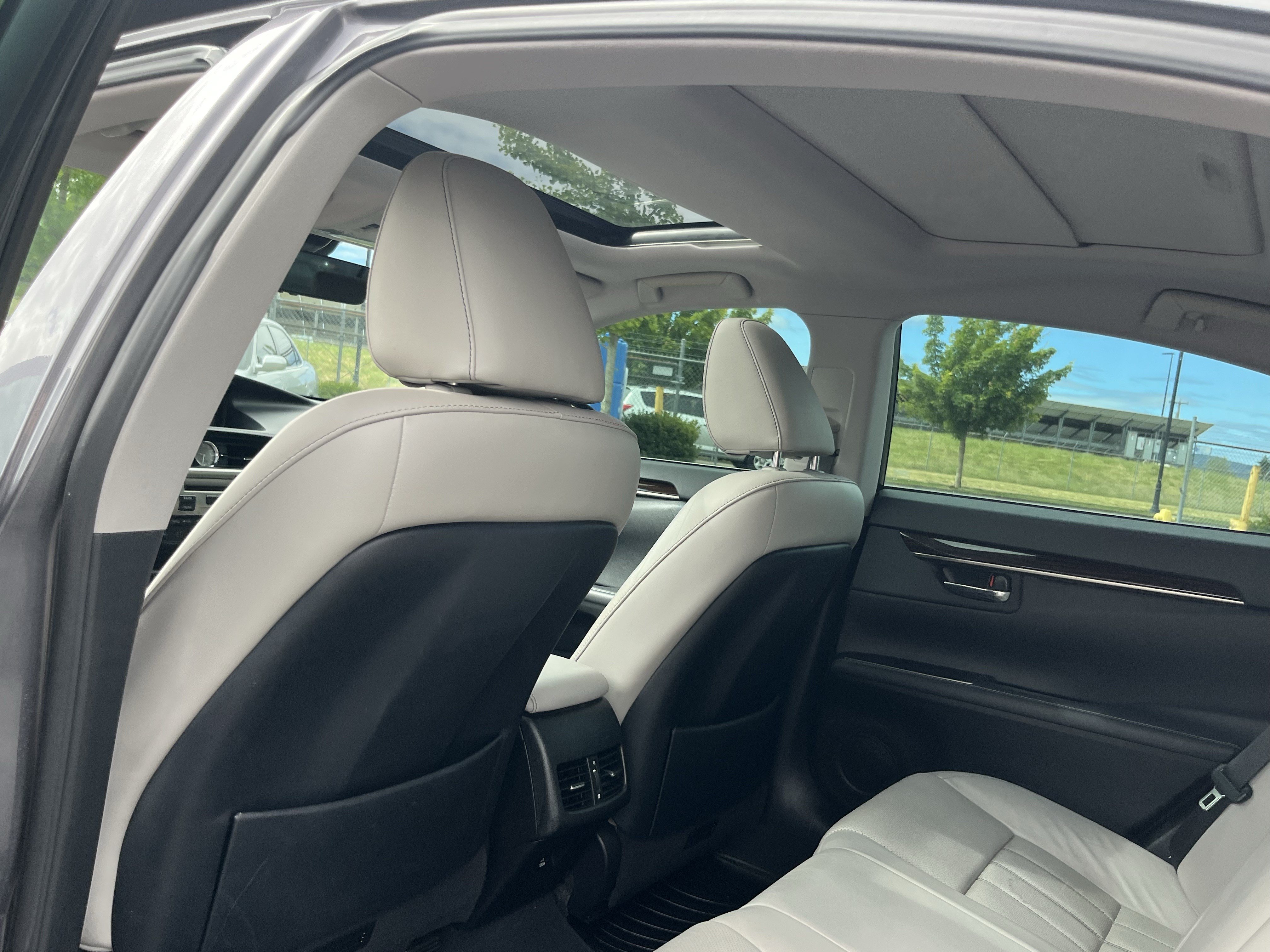 Used 2016 Lexus ES 350 w/ Luxury Package w/Wood Trim FWD image 15