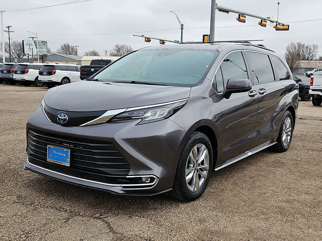 Used 2022 Toyota Sienna XLE w/ XLE Plus Package