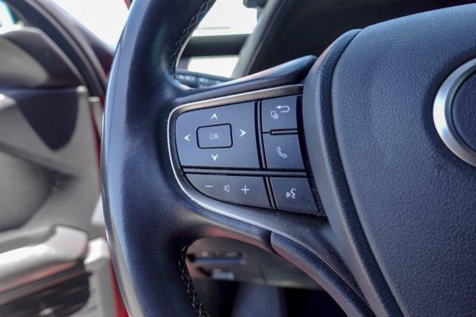 Used 2019 Lexus UX 200 w/ Premium Package FWD image 15