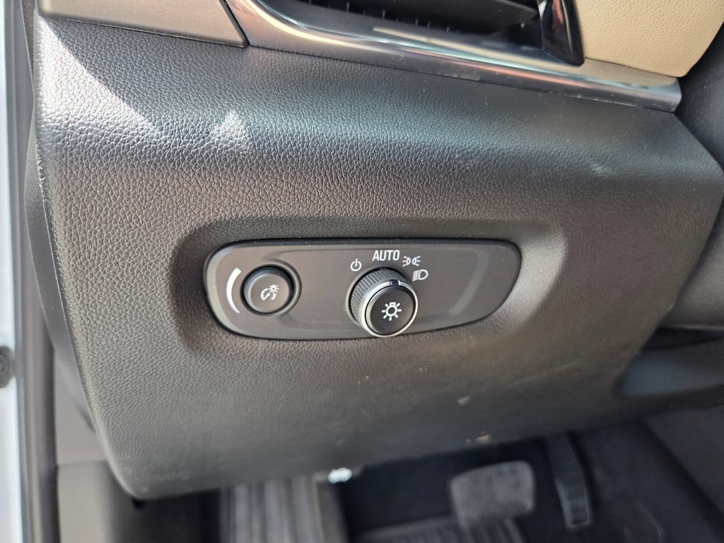 Certified 2023 Chevrolet Traverse LS FWD image 23