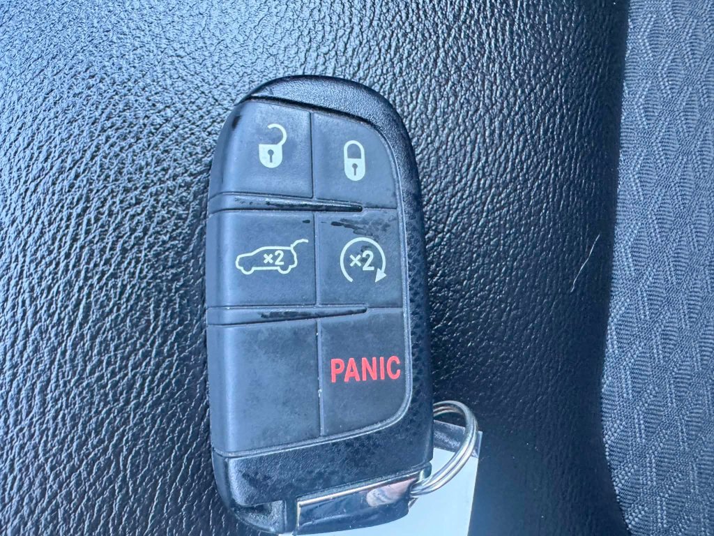 Used 2023 Jeep Compass Latitude w/ Convenience Group AWD/4WD image 22