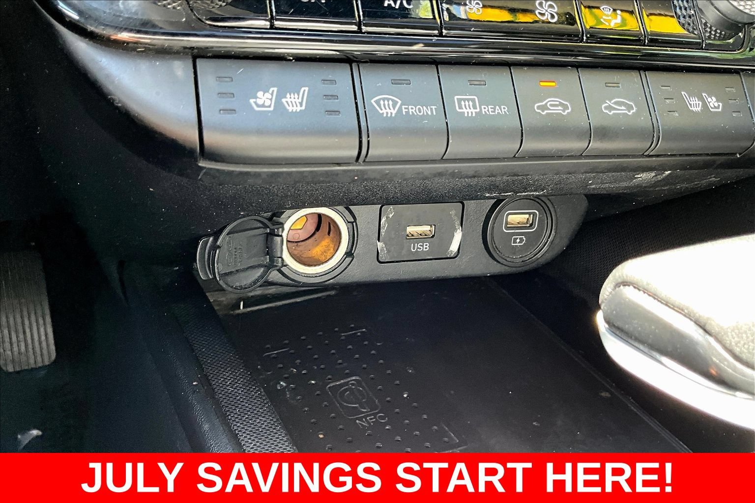 Used 2023 Hyundai Elantra Limited w/ Preferred Accessory Package FWD image 16