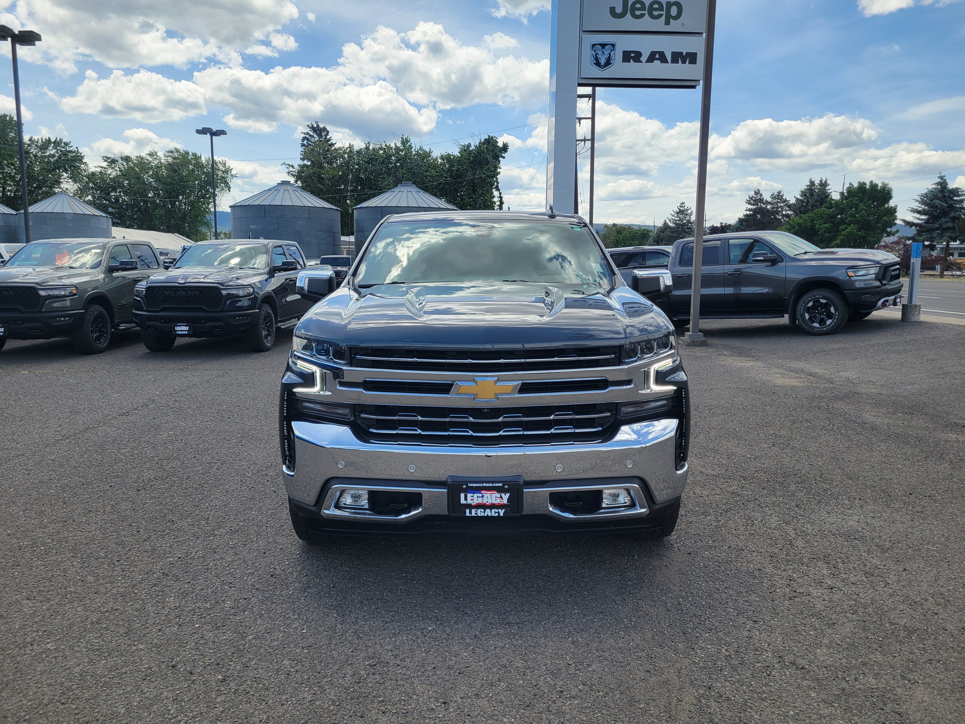 Used 2021 Chevrolet Silverado 1500 LTZ w/ LTZ Premium Package AWD/4WD image 15