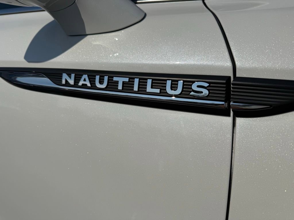 Used 2022 Lincoln Nautilus Reserve image 10