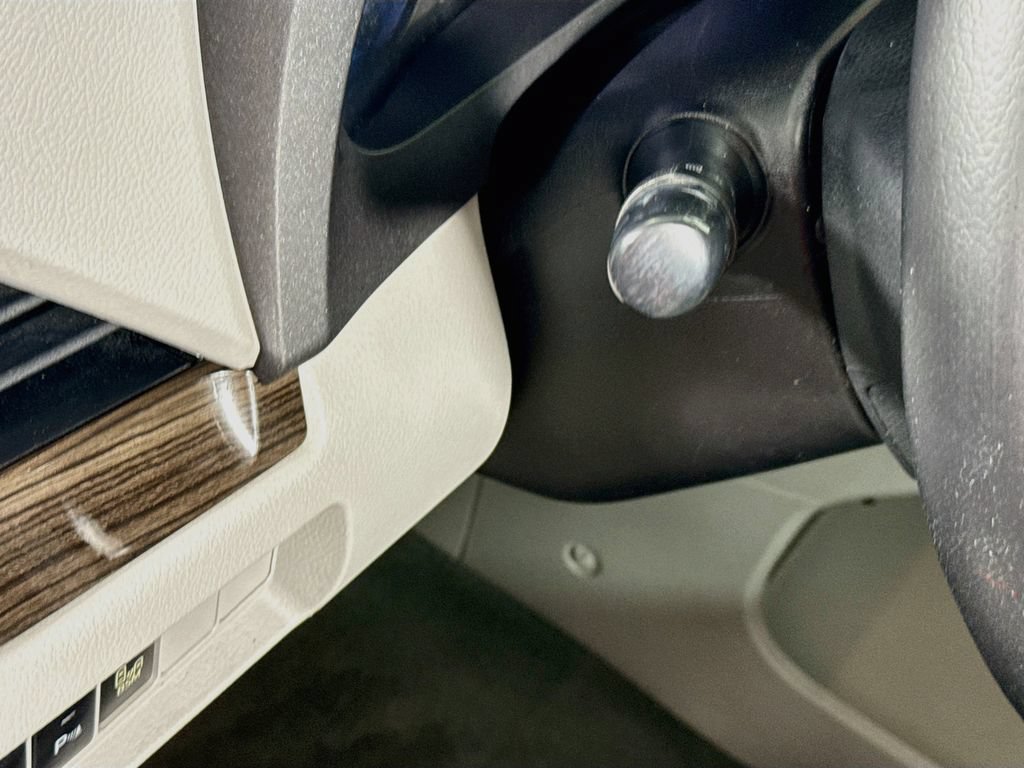 Used 2015 Toyota Sienna XLE Premium FWD image 10
