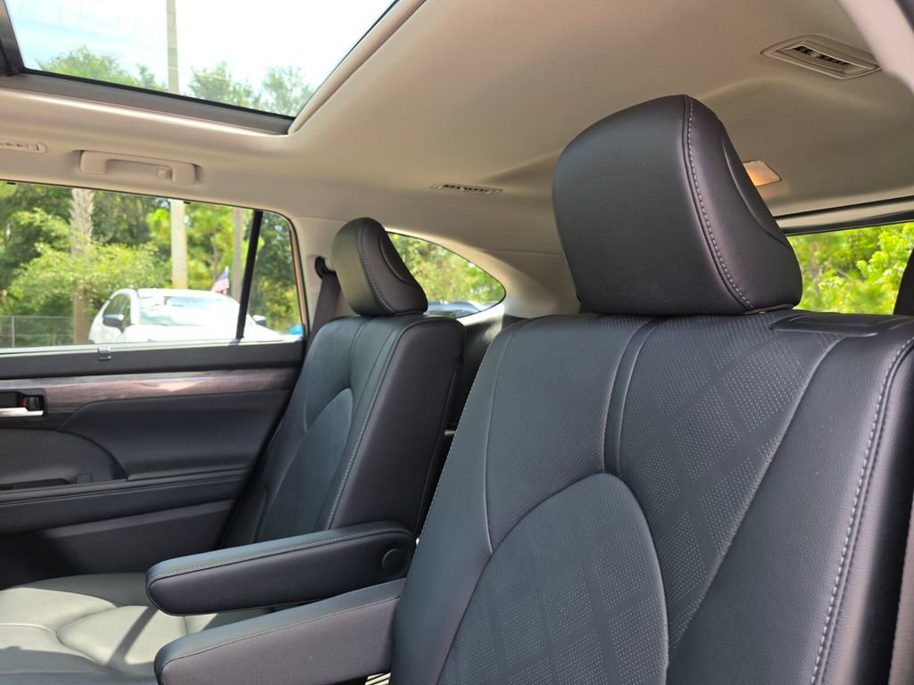 Used 2026 Toyota Highlander Platinum AWD/4WD image 22