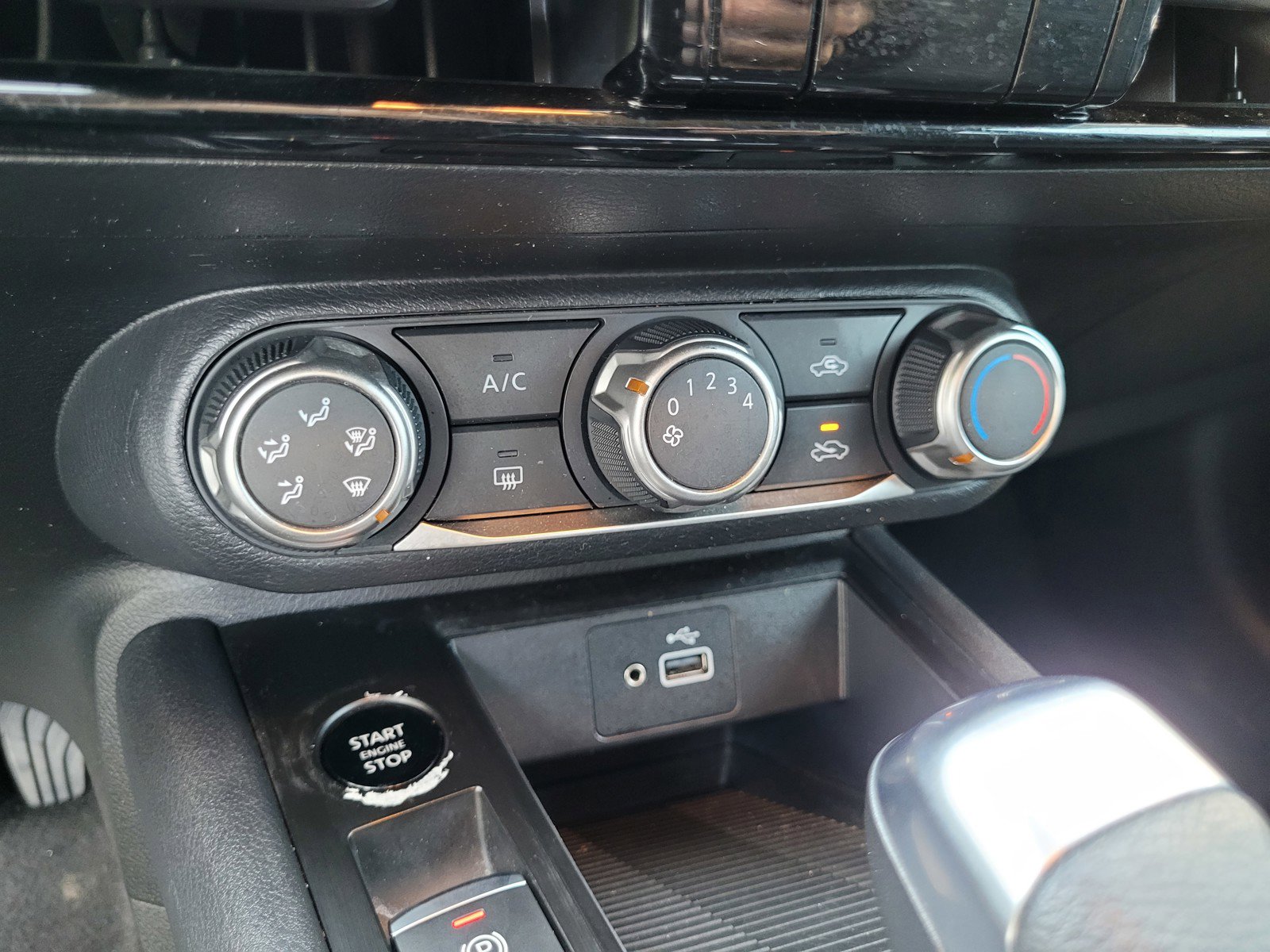 Used 2025 Nissan Kicks S image 18