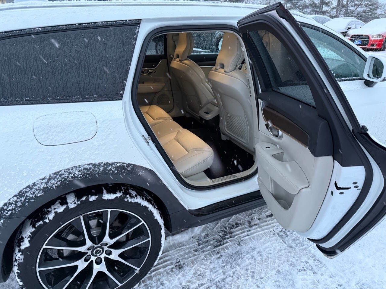 Used 2020 Volvo V90 T6 Cross Country AWD/4WD image 11
