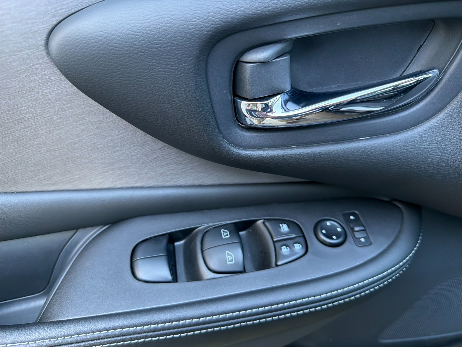 Used 2023 Nissan Murano SV FWD image 11