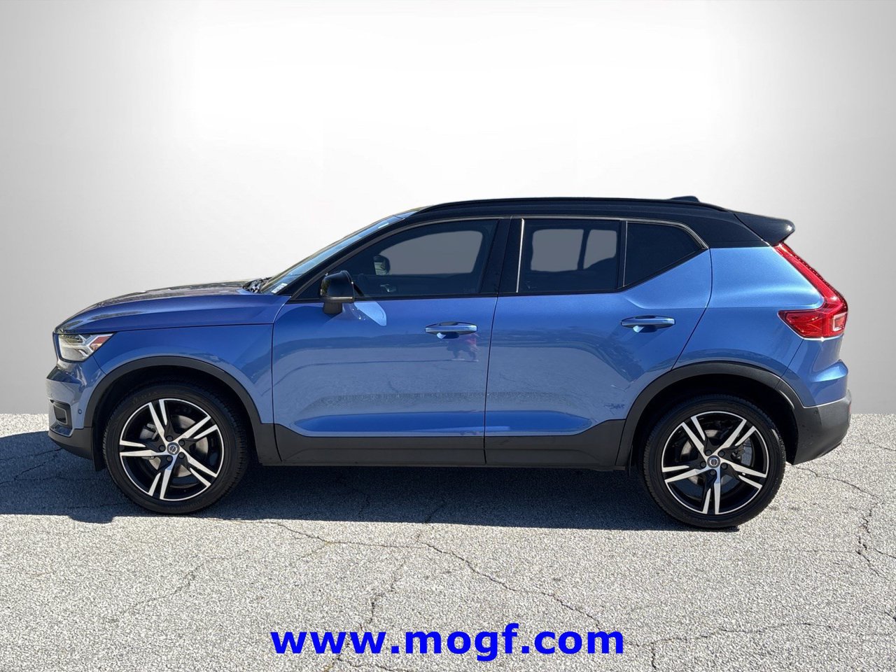Used 2021 Volvo XC40 T4 R-Design w/ Advanced Package FWD image 15