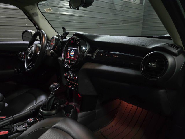 Used 2019 MINI Cooper 4-Door Hardtop image 13