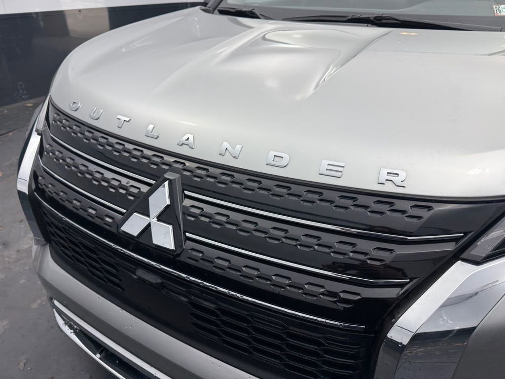 Used 2024 Mitsubishi Outlander SE image 32