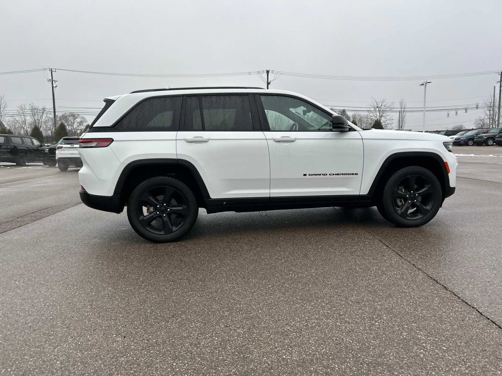 Used 2022 Jeep Grand Cherokee Altitude image 13