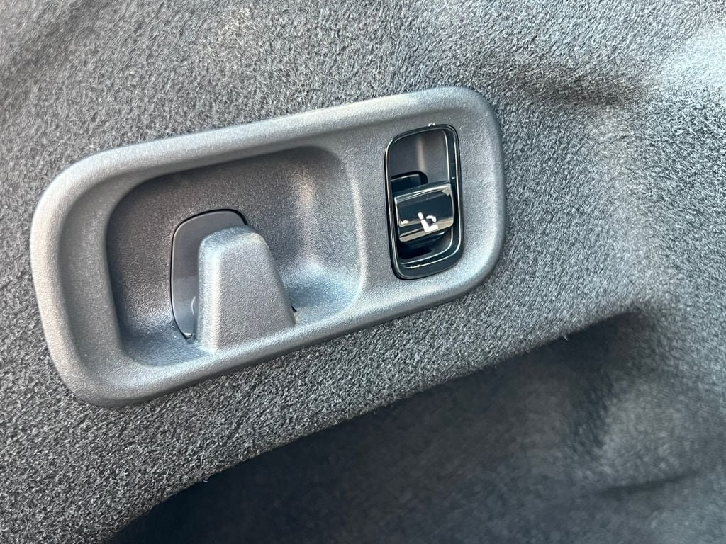 New 2026 Mercedes-Benz C 300 4MATIC Sedan image 37