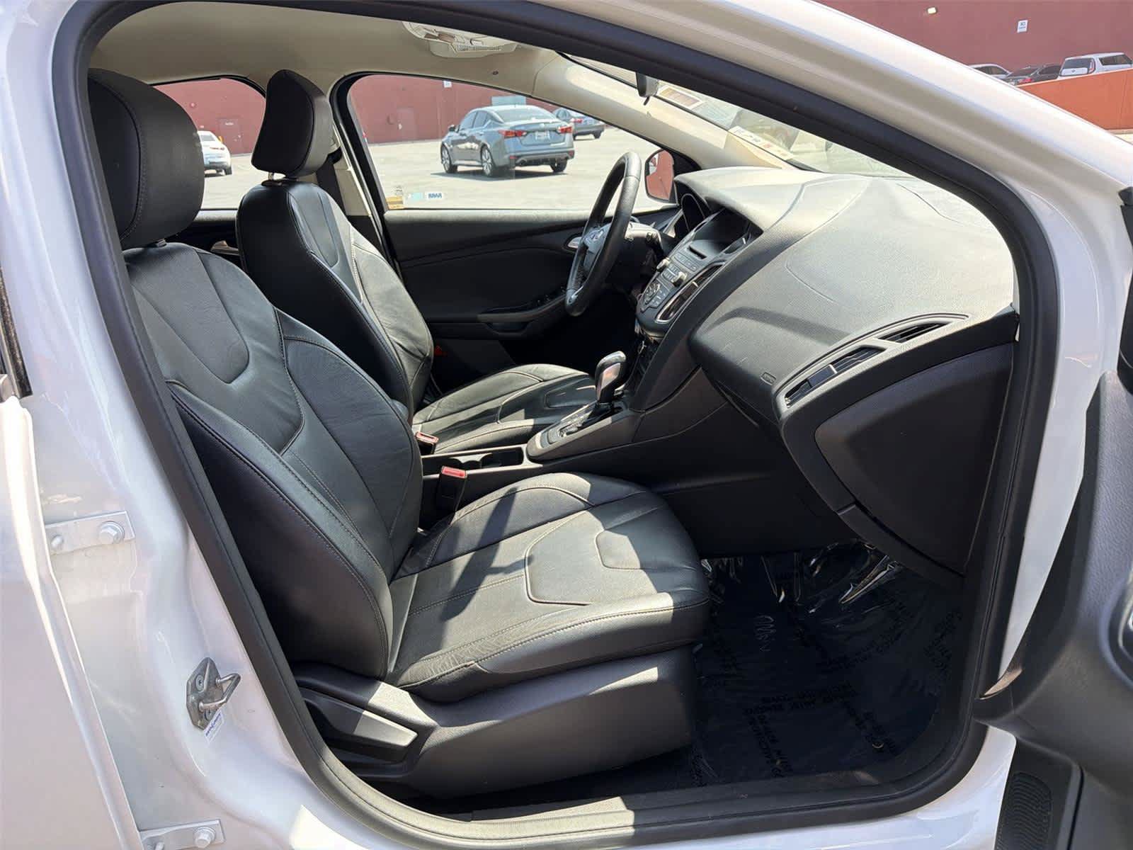 Used 2016 Ford Focus SE w/ Equipment Group 201A FWD image 15