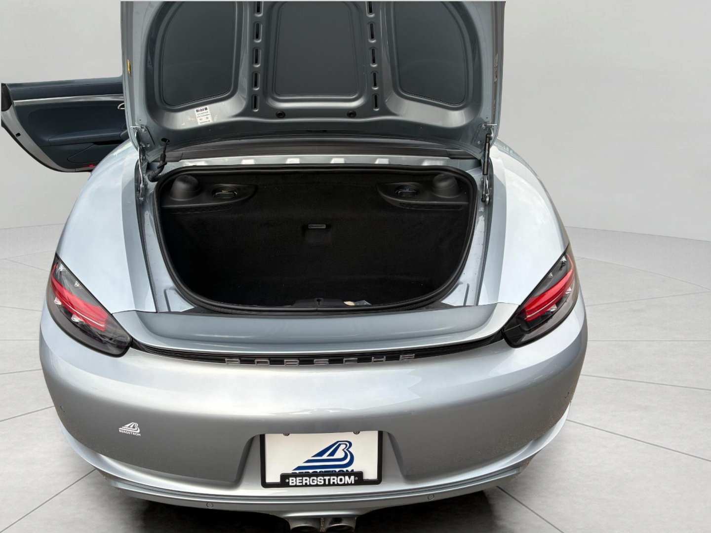 Used 2022 Porsche 718 Boxster RWD image 20