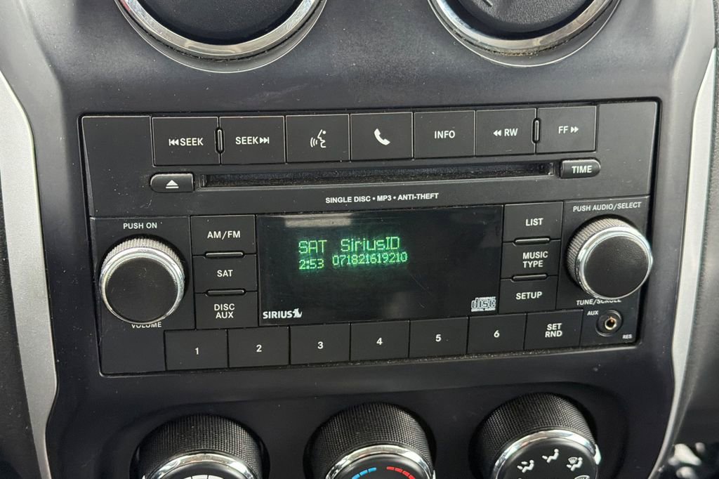 Used 2016 Jeep Compass Latitude image 18