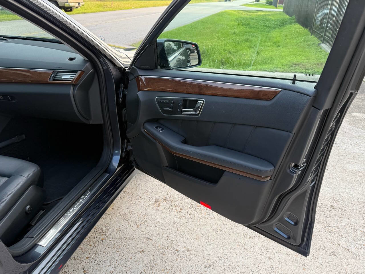 Used 2011 Mercedes-Benz E 350 BlueTEC Sedan image 29