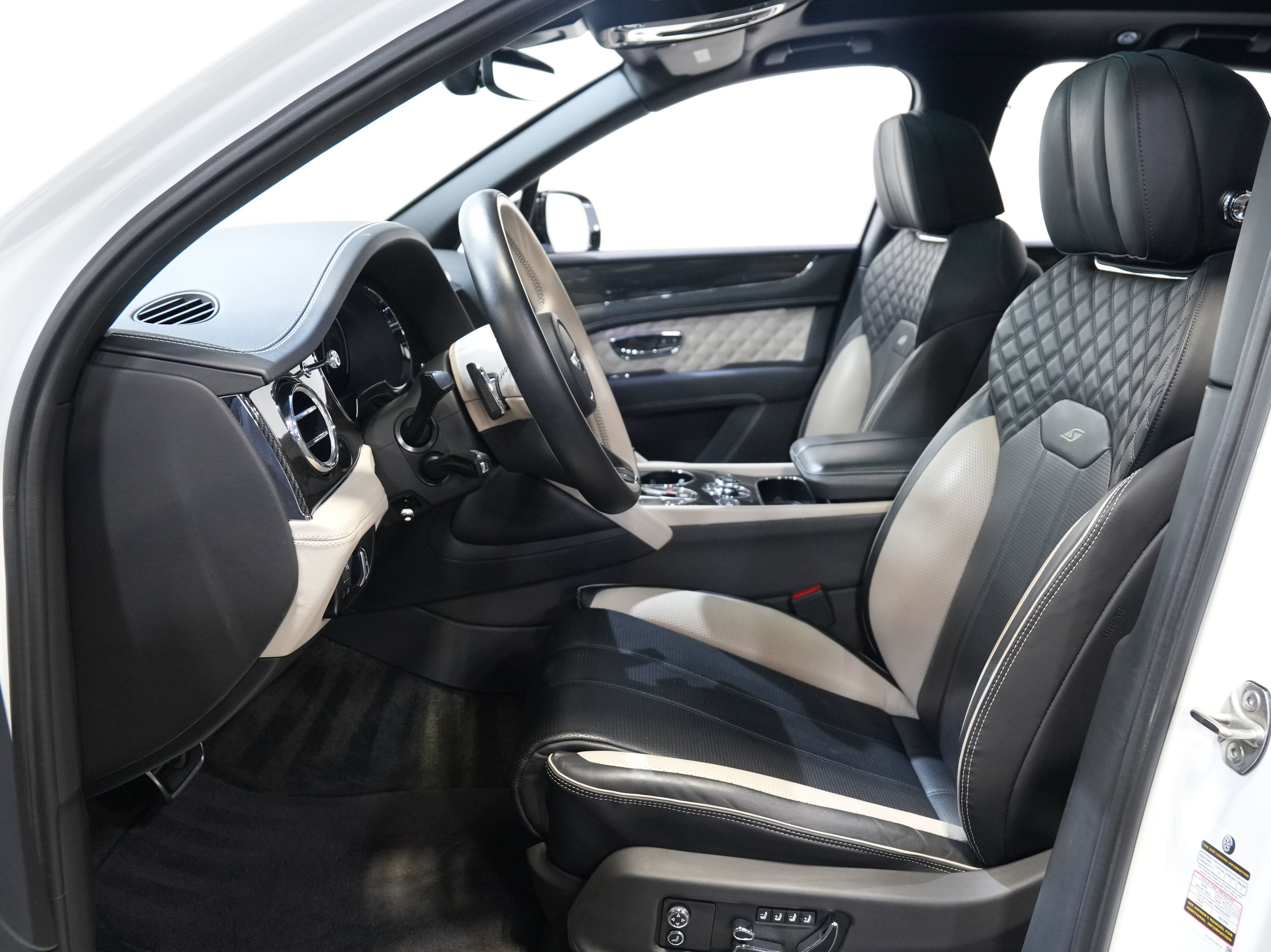 Used 2022 Bentley Bentayga image 30