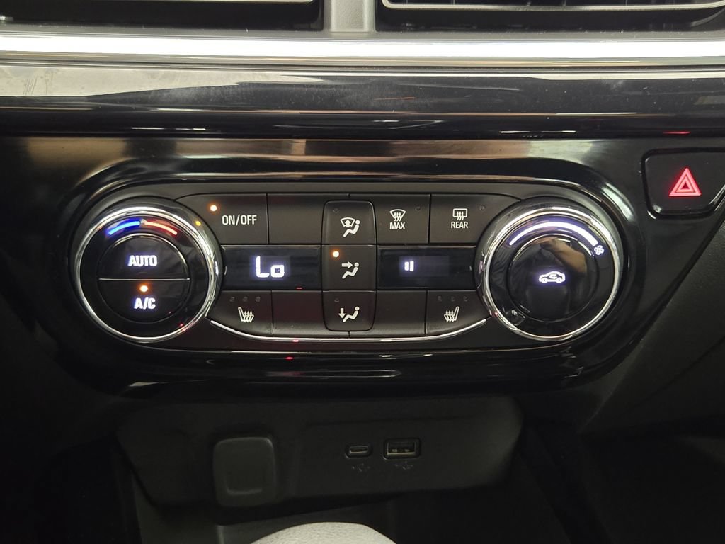 Used 2024 Chevrolet Trax RS FWD image 20