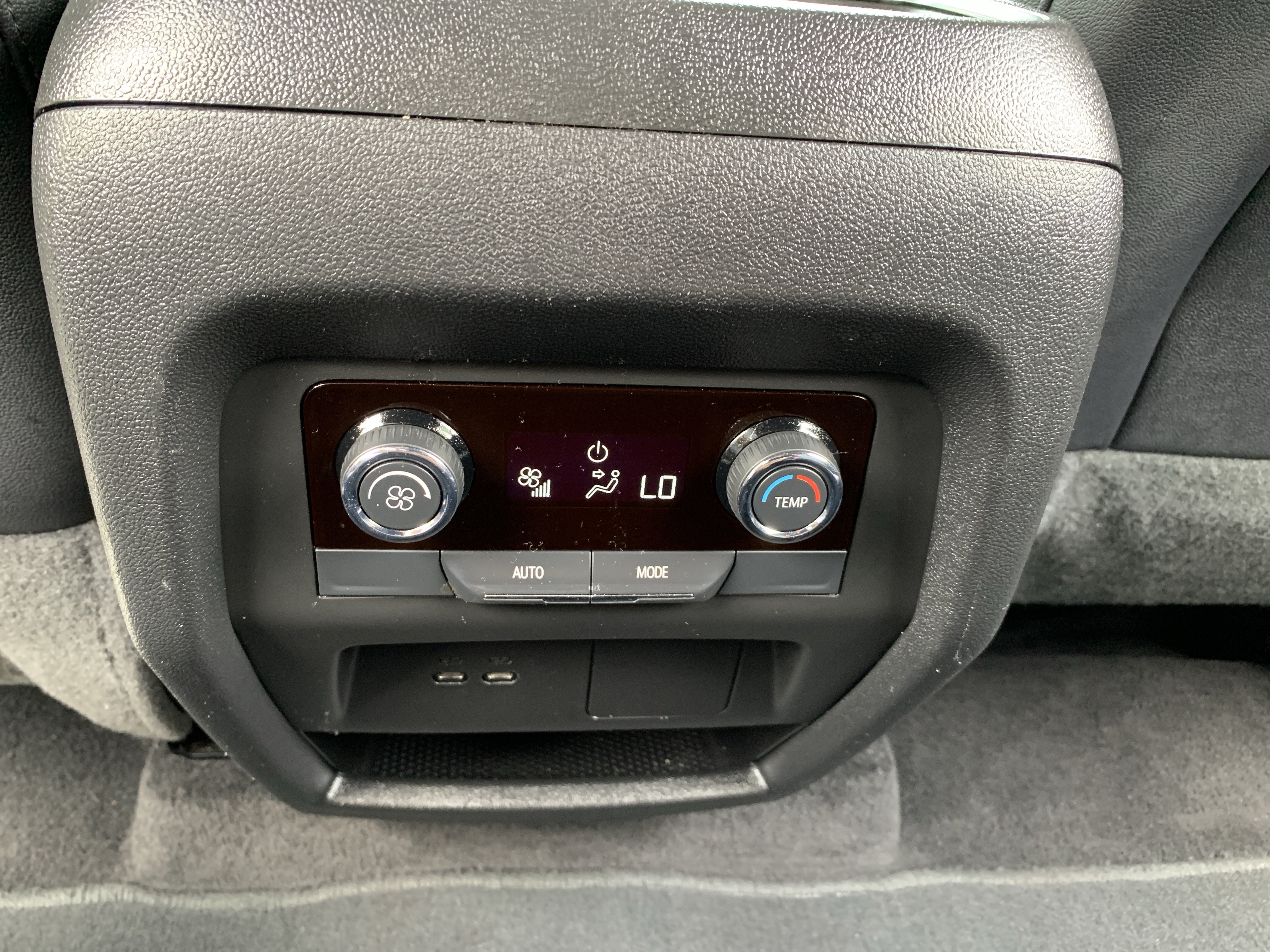 Used 2025 Chevrolet Traverse LT FWD image 36