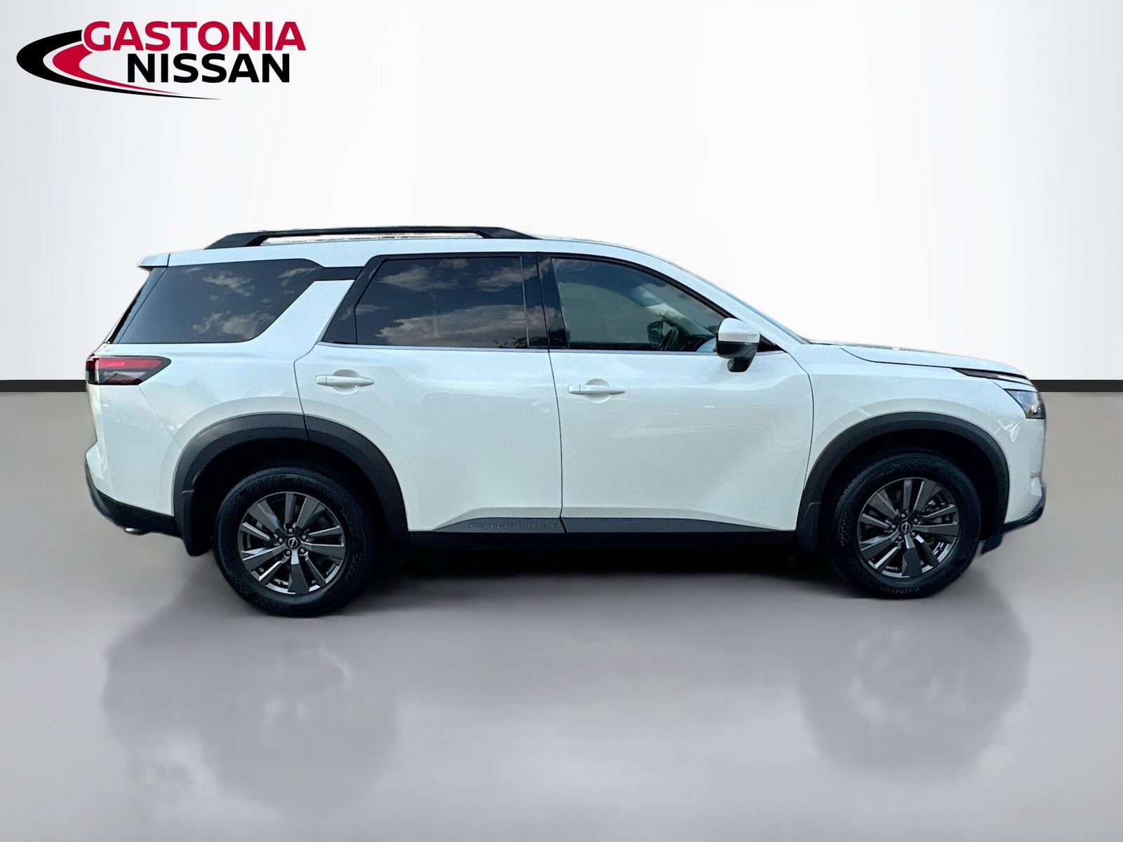 Used 2024 Nissan Pathfinder SV AWD/4WD image 10